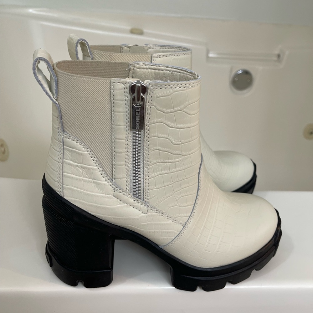 Sorel Women’s CARIBOU X Heel Boots